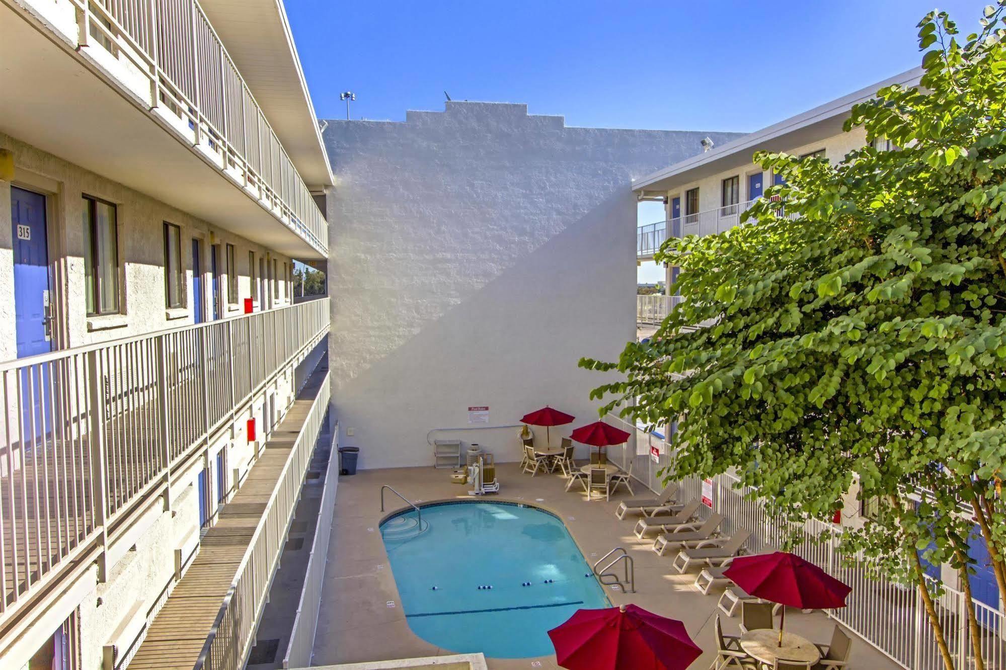 Phoenix Inn Ngoại thất bức ảnh