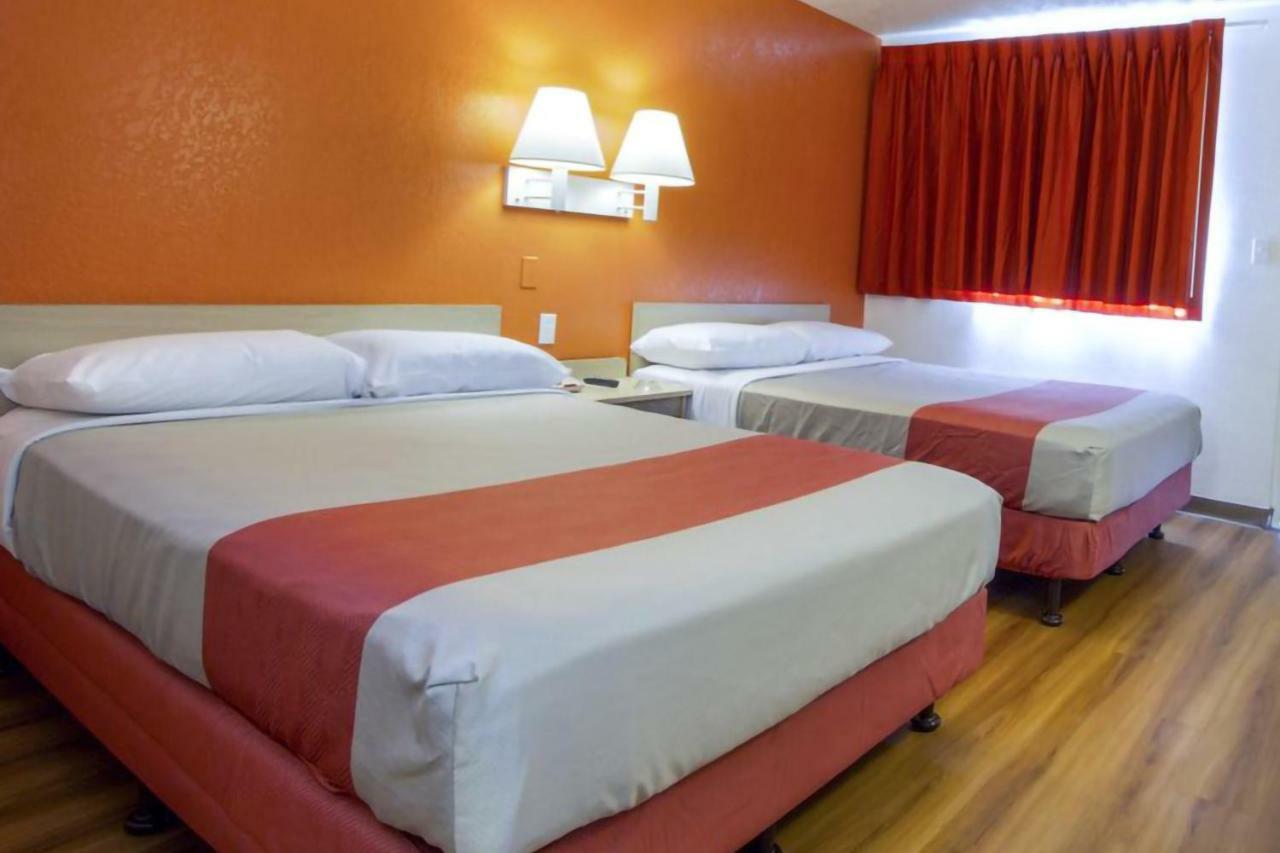 Phoenix Inn Ngoại thất bức ảnh